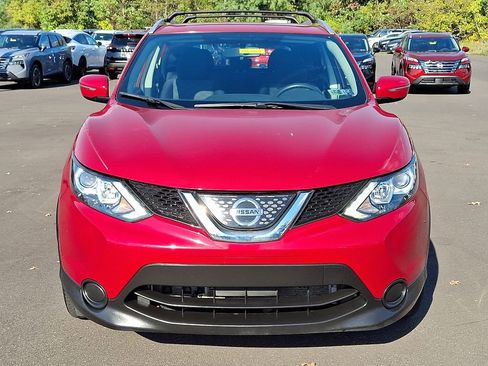 Certified 2018 Nissan Rogue Sport SV image 2