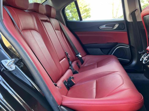 Used 2019 Alfa Romeo Giulia image 28