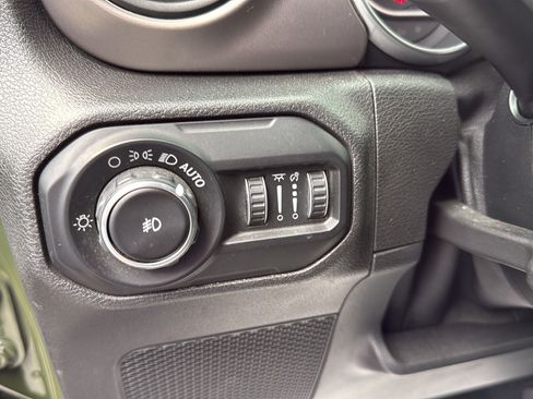Used 2020 Jeep Wrangler Sport AWD/4WD image 17