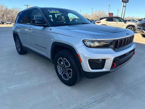 Used 2022 Jeep Grand Cherokee Trailhawk image 4