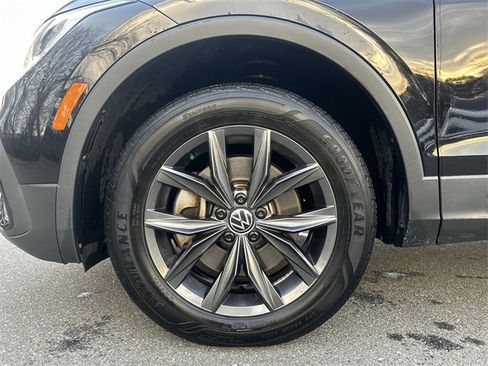 Used 2023 Volkswagen Tiguan SE image 11