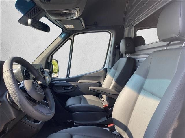 Used 2025 Mercedes-Benz Sprinter 2500 image 17