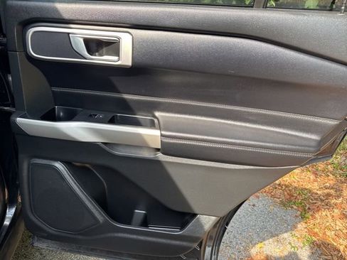 Used 2021 Ford Explorer XLT image 22