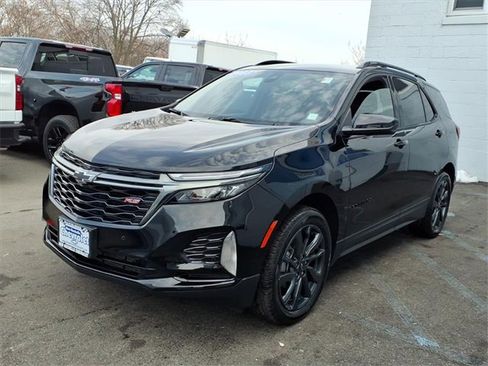 Used 2023 Chevrolet Equinox RS image 3