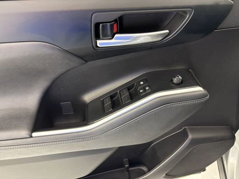 Used 2023 Toyota Highlander XLE AWD/4WD image 27