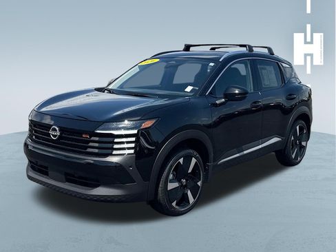 Used 2026 Nissan Kicks SR FWD image 3