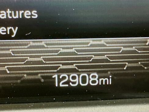 Used 2025 GMC Acadia Elevation image 19