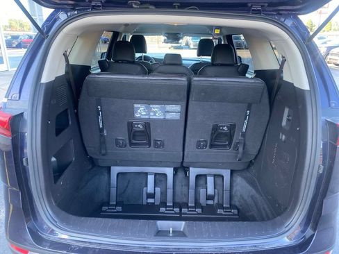 Used 2024 Kia Carnival LX FWD image 13