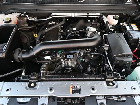 Used 2022 Chevrolet Colorado LT w/ LT Convenience Package image 17