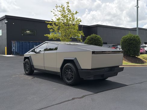 Used 2024 Tesla Cybertruck AWD Crew Cab image 13