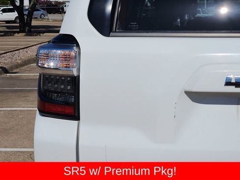 Used 2021 Toyota 4Runner SR5 Premium w/ Moonroof Package RWD image 11