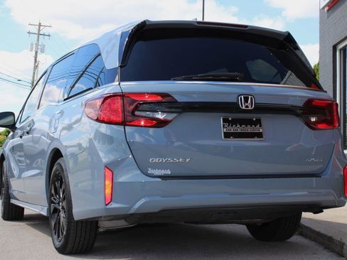 Used 2025 Honda Odyssey Sport-L image 11