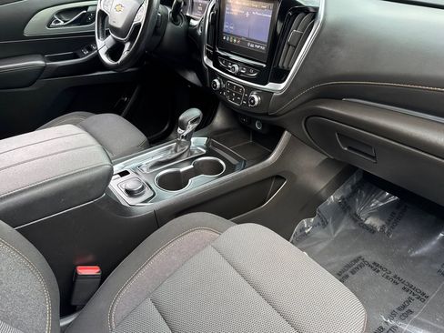 Used 2021 Chevrolet Traverse LT image 31