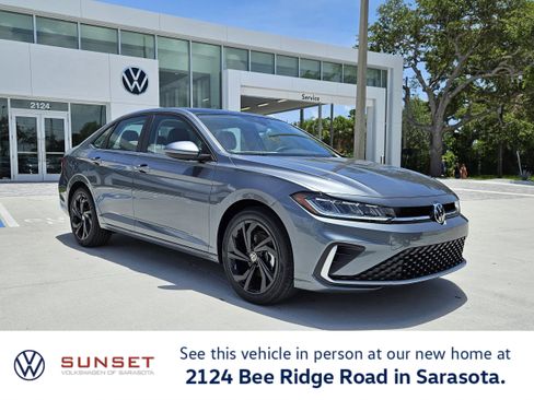 New 2025 Volkswagen Jetta SE image 1