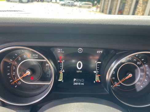 Used 2021 Jeep Gladiator Overland image 14