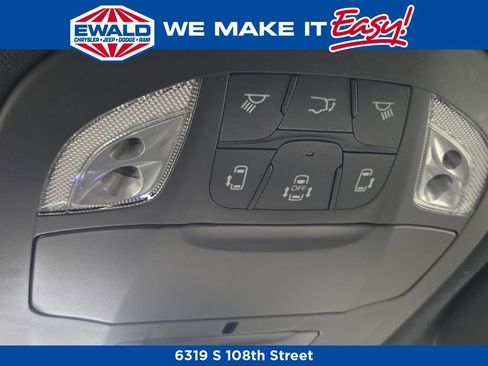 New 2026 Chrysler Pacifica Select AWD/4WD image 25