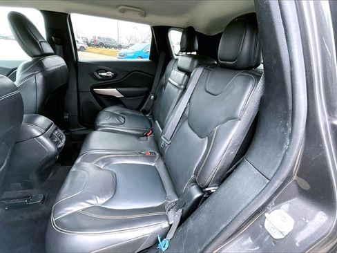 Used 2018 Jeep Cherokee Limited image 25