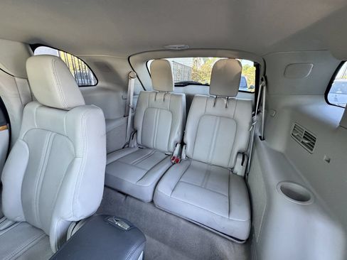 Used 2012 Lincoln MKT AWD image 29