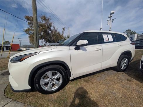 Used 2021 Toyota Highlander LE image 7