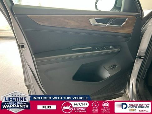 Used 2025 Volkswagen Atlas SE AWD/4WD image 12