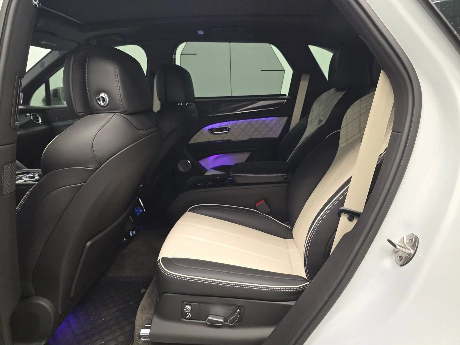 Used 2021 Bentley Bentayga w/ First Edition Specification AWD/4WD image 5