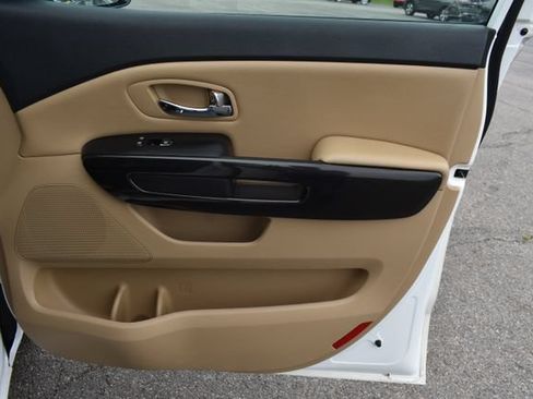 Used 2017 Kia Sedona EX FWD image 47