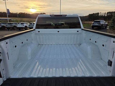 Used 2022 Chevrolet Silverado 1500 LT image 4