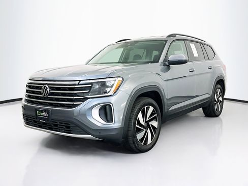 Used 2025 Volkswagen Atlas SE AWD/4WD image 3