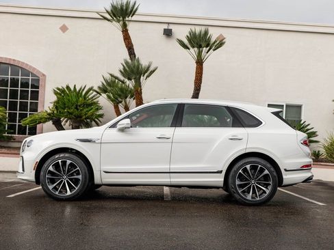 Used 2025 Bentley Bentayga image 5