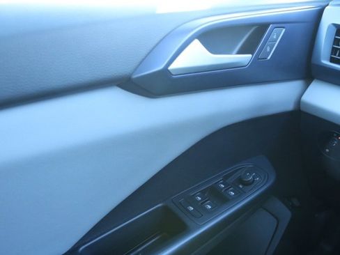 Used 2022 Volkswagen Taos SE image 23