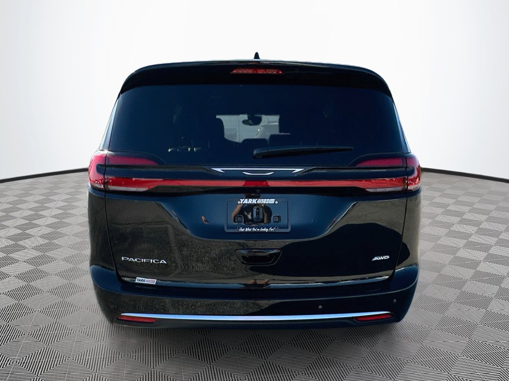 New 2027 Chrysler Pacifica Select AWD/4WD image 8