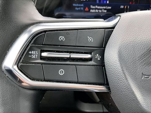 Used 2025 Chevrolet Equinox LT FWD image 16