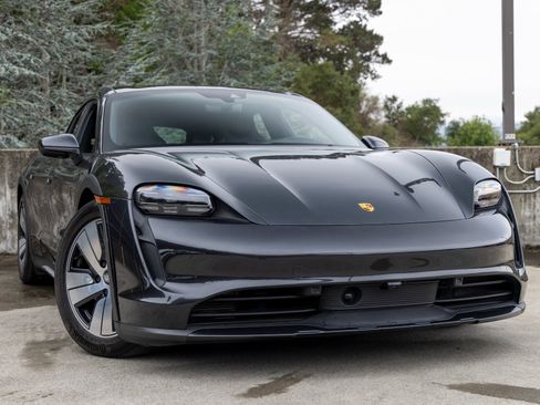 Certified 2023 Porsche Taycan 4 Cross Turismo image 9