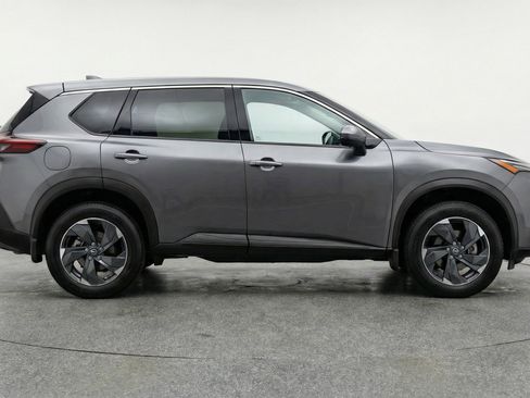 Used 2025 Nissan Rogue SV image 11