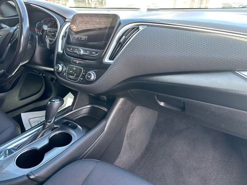 Used 2018 Chevrolet Malibu LT image 9