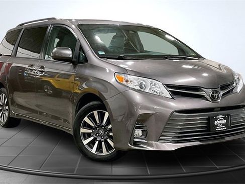 Used 2019 Toyota Sienna XLE image 12