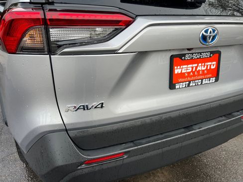 Used 2021 Toyota RAV4 XLE Premium image 28