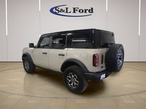 Certified 2025 Ford Bronco Badlands image 3