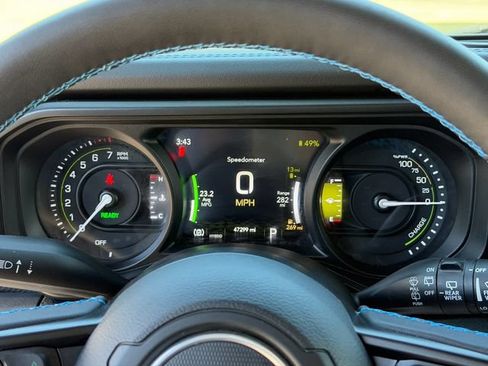 Used 2024 Jeep Wrangler Unlimited Rubicon 4xe w/ Safety Group AWD/4WD image 15