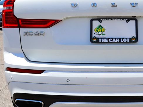 Used 2018 Volvo XC60 T6 R-Design w/ Convenience Package AWD/4WD image 19