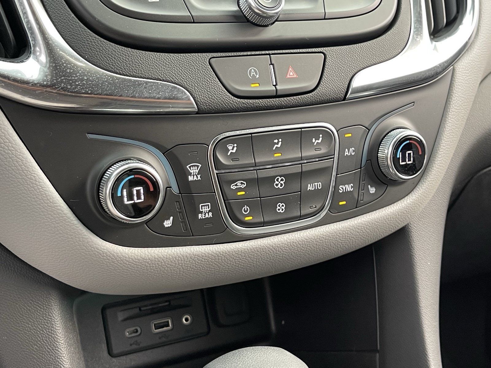 Used 2024 Chevrolet Equinox LT FWD image 28