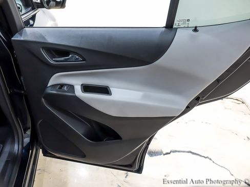 Used 2021 Chevrolet Equinox LS image 27