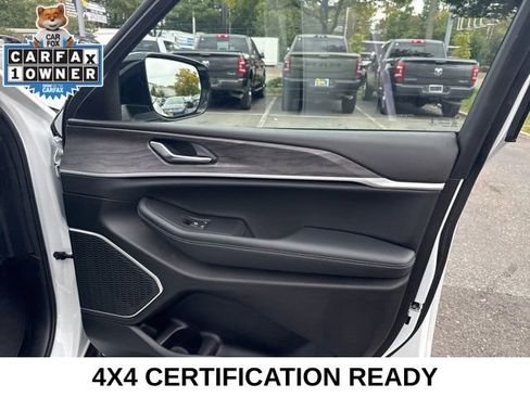 Used 2022 Jeep Grand Cherokee Limited image 32