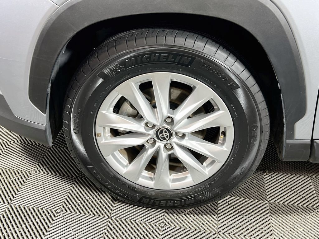 Certified 2025 Toyota Corolla Cross LE FWD image 27