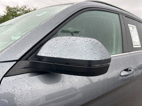 Used 2024 Volkswagen Atlas SE image 18