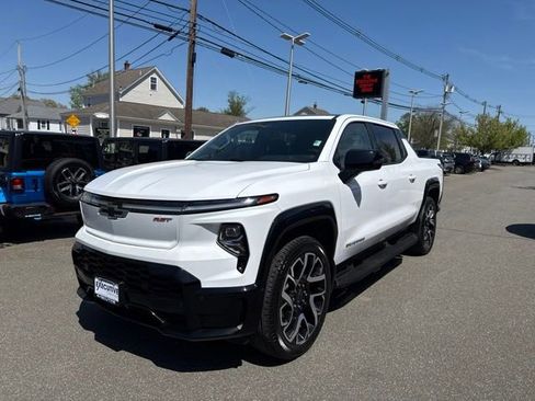 Used 2024 Chevrolet Silverado EV RST AWD/4WD image 2