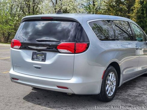 Used 2023 Chrysler Voyager LX FWD image 6