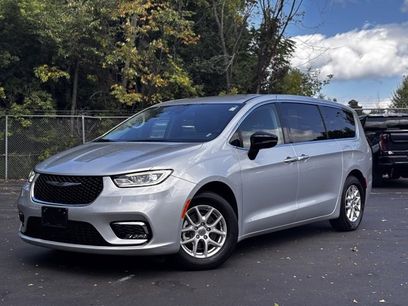 Used 2024 Chrysler Pacifica Touring-L
