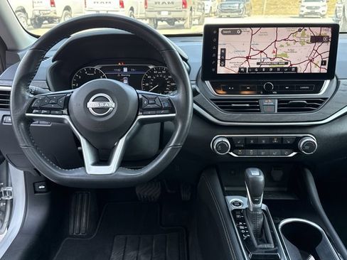Used 2024 Nissan Altima 2.5 SV w/ SV Premium Package image 7