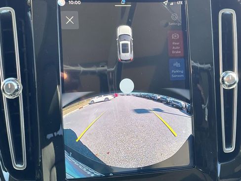 New 2026 Volvo XC40 B4 Core w/ Climate Package image 18